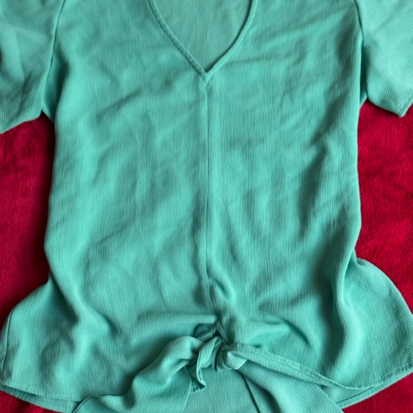 1- state Green petal blouse - Picture 4 of 4